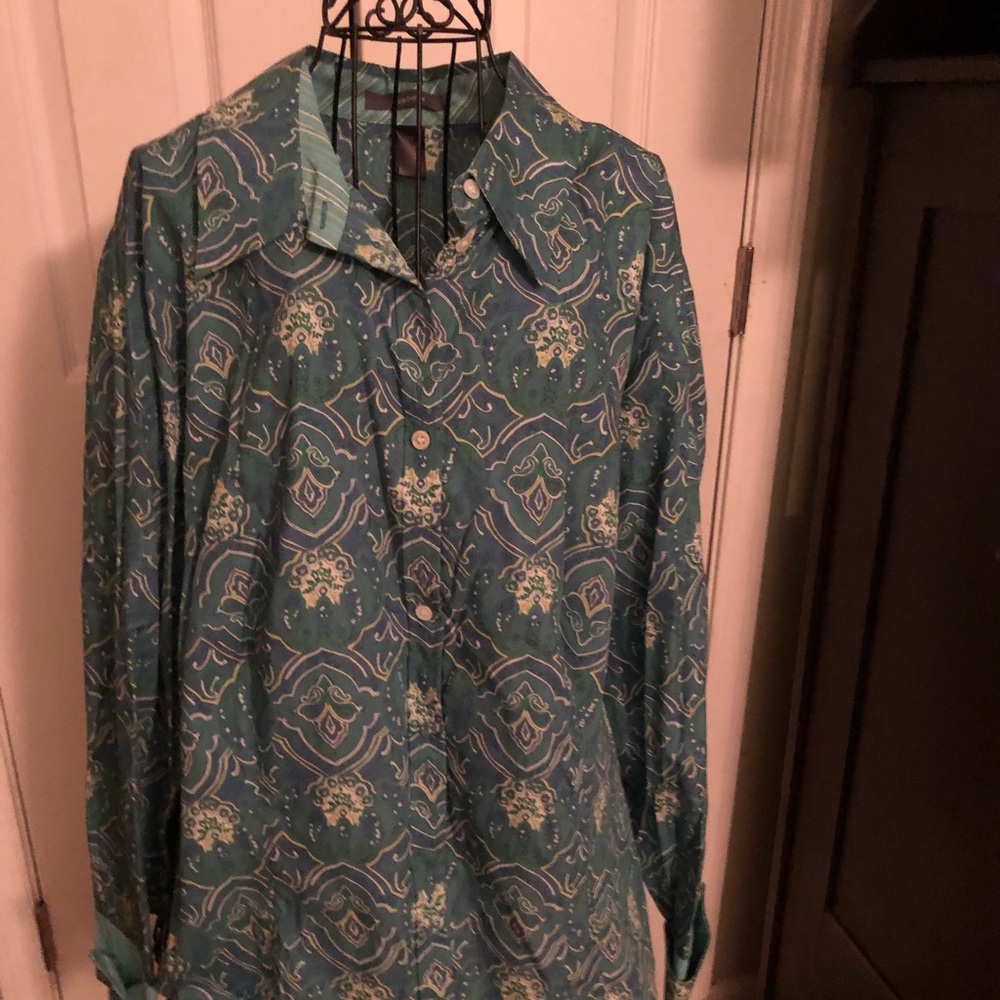 Beautiful buttoned up long sleeve shirt